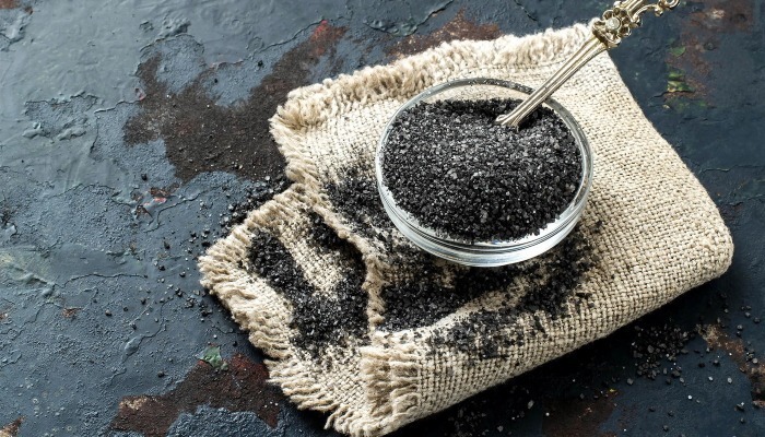 Четверговая (черная) соль: что это такое, как правильно приготовить и использовать